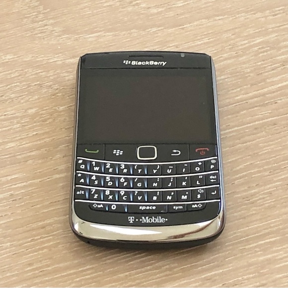 BlackBerry Bold 9700 Smartphone with Battery Charger Headset USB Cable - Picture 4 of 14